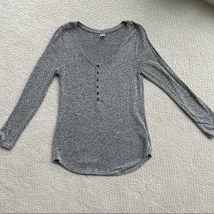 🏷🚨ALL ITEMS $6 or less BUY 2 get 1 FREE! 🚨🏷 OLD NAVY Henley Long sleeve tee